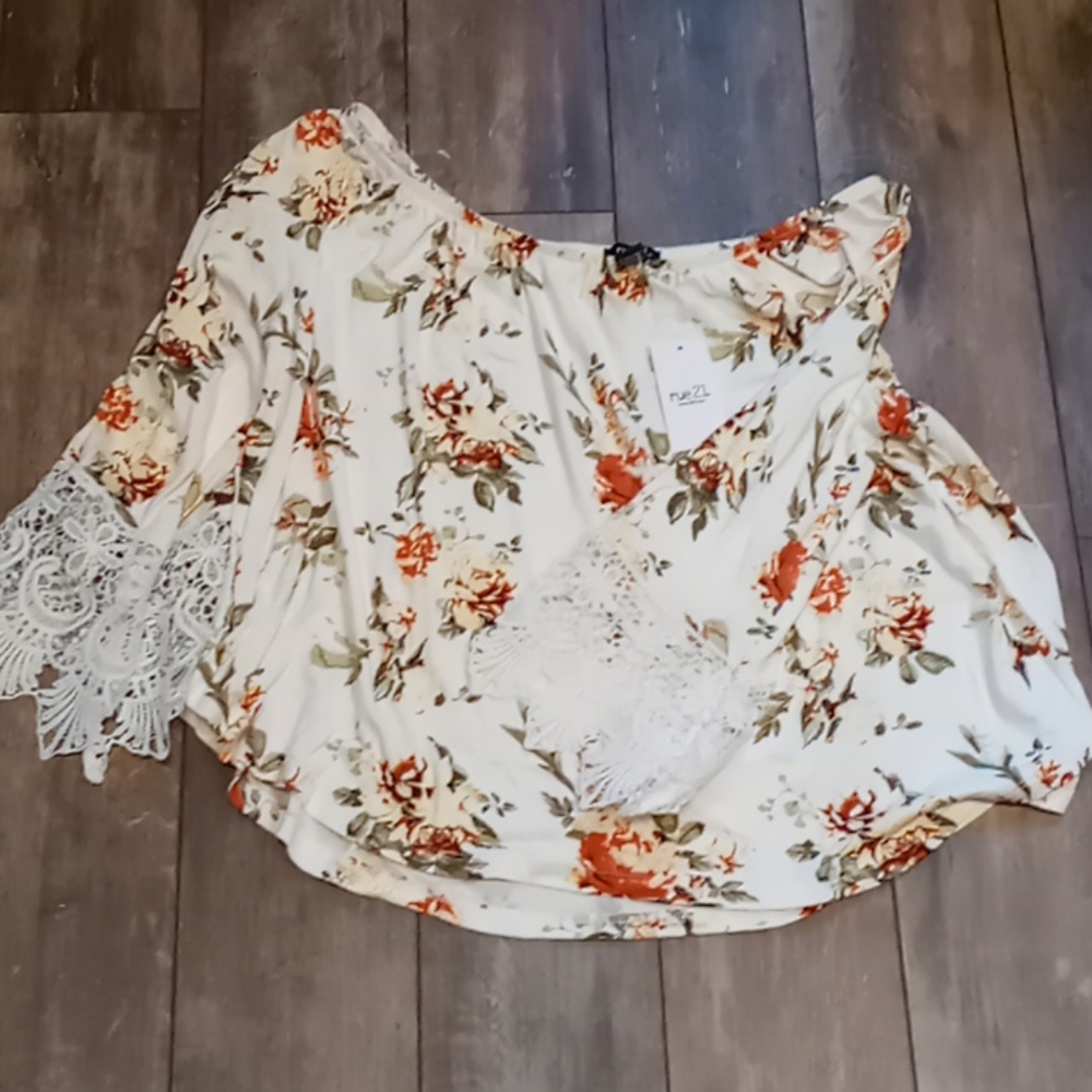 Off shoulder floral top with detailed lace sleeves
